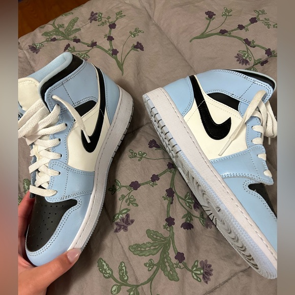 Jordan 1 Mid Ice Blue (2022) (GS) - Picture 3 of 12